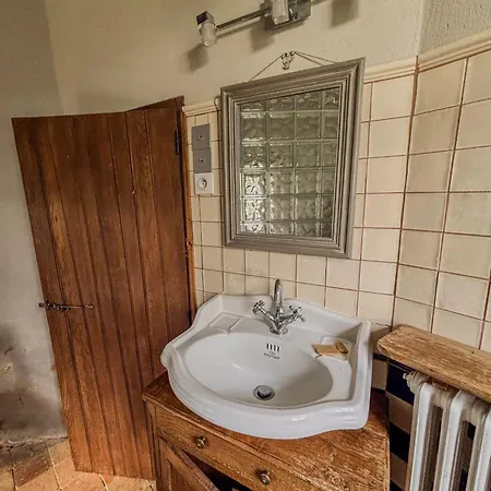 Дом отдыха Manoir Xv Et Grange Avec Piscine Chauffee Privee Saint-Ouen-de-la-Cour