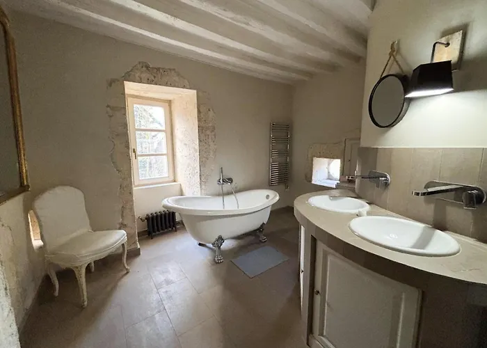 Manoir Xv Et Grange Avec Piscine Chauffée Privée * Saint-Ouen-de-la-Cour