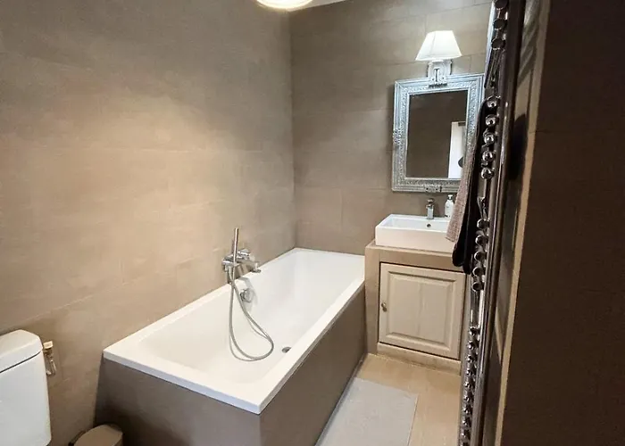 Hébergement de vacances Manoir Xv Et Grange Avec Piscine Chauffée Privée