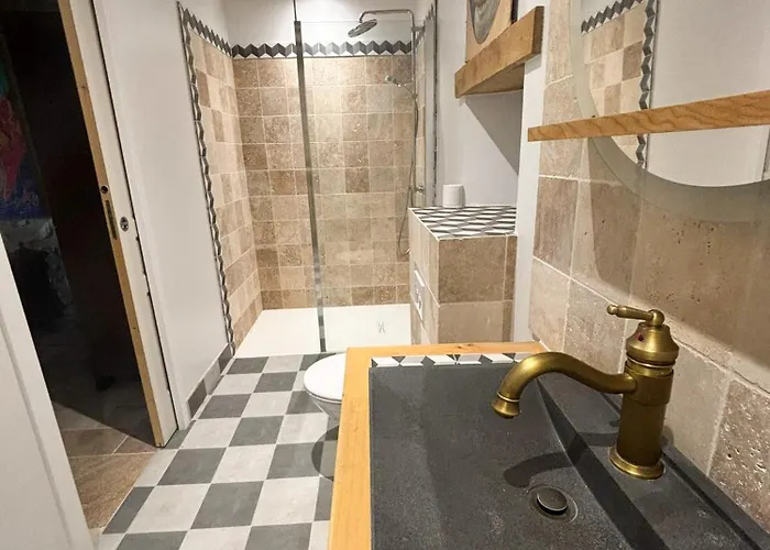 Hébergement de vacances Manoir Xv Et Grange Avec Piscine Chauffée Privée *