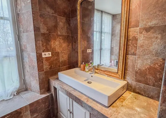 Manoir Xv Et Grange Avec Piscine Chauffée Privée Saint-Ouen-de-la-Cour