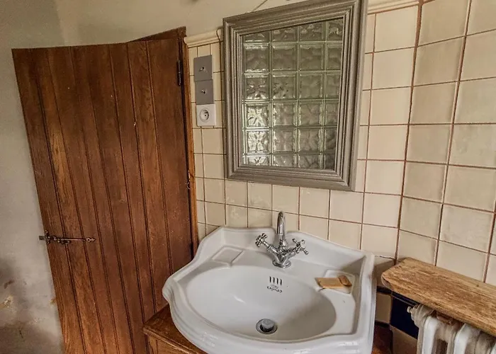 Hébergement de vacances Manoir Xv Et Grange Avec Piscine Chauffée Privée Saint-Ouen-de-la-Cour