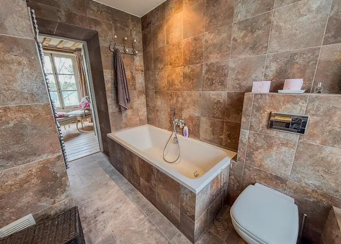 Manoir Xv Et Grange Avec Piscine Chauffée Privée Hébergement de vacances