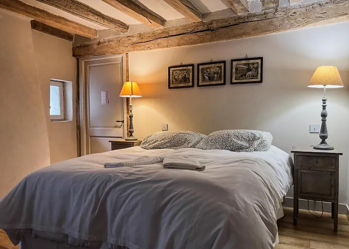 Manoir Xv Et Grange Avec Piscine Chauffée Privée Hébergement de vacances