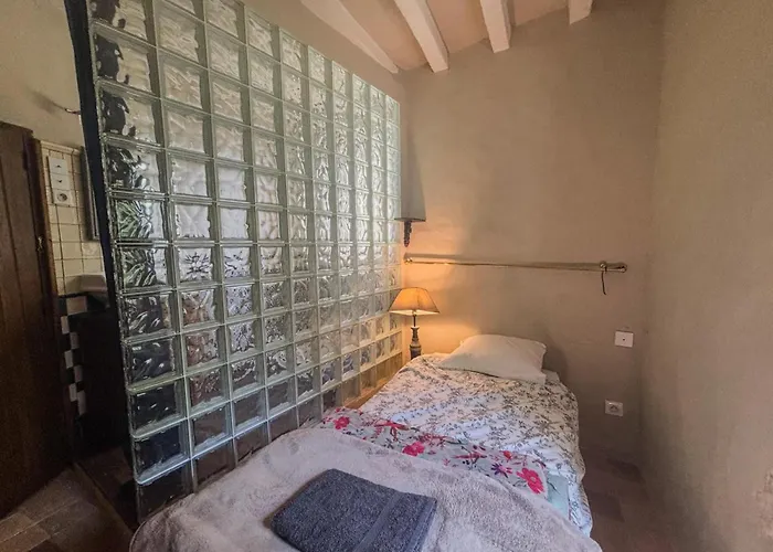 Hébergement de vacances Manoir Xv Et Grange Avec Piscine Chauffée Privée Saint-Ouen-de-la-Cour