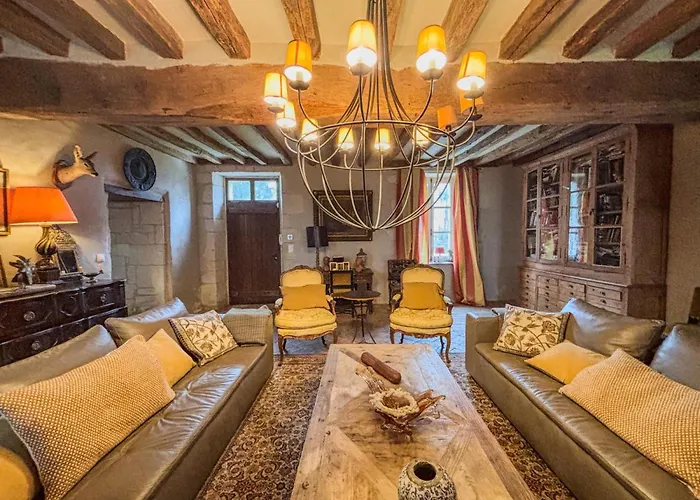 Hébergement de vacances Manoir Xv Et Grange Avec Piscine Chauffée Privée *